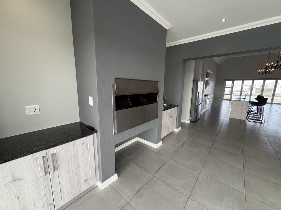 To Let 4 Bedroom Property for Rent in Yzerfontein Western Cape